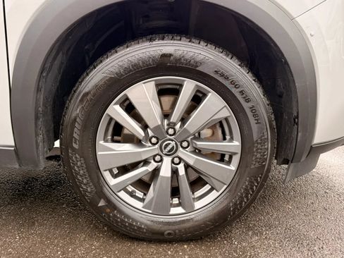 Used 2024 Nissan Pathfinder SV FWD image 29
