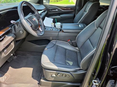 Used 2023 Cadillac Escalade Premium Luxury RWD image 4