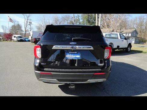 Used 2021 Ford Explorer XLT w/ Equipment Group 202A image 6