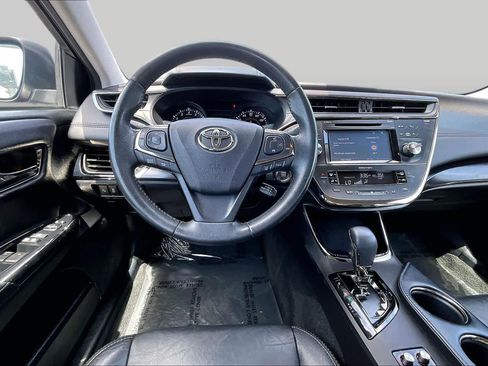 Used 2018 Toyota Avalon XLE FWD image 5