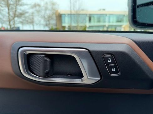 Used 2024 Ford Bronco Outer Banks image 13