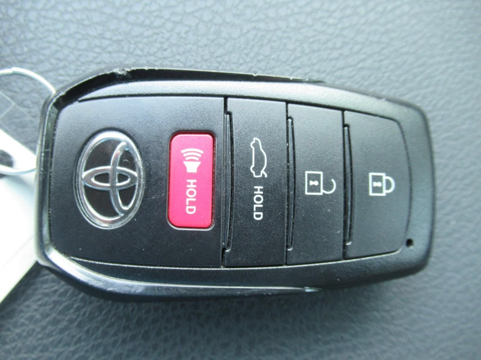 Used 2026 Toyota Camry SE FWD image 32