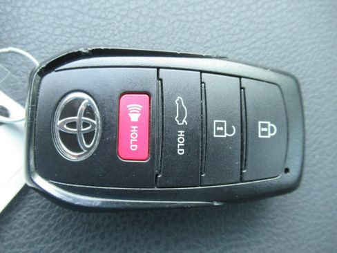 Used 2026 Toyota Camry SE FWD image 32