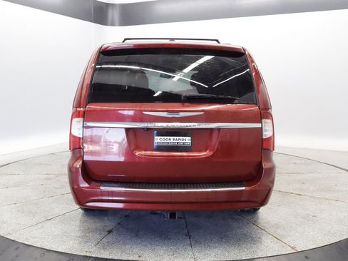 Used 2016 Chrysler Town & Country Touring w/ Driver Convenience Group FWD image 4