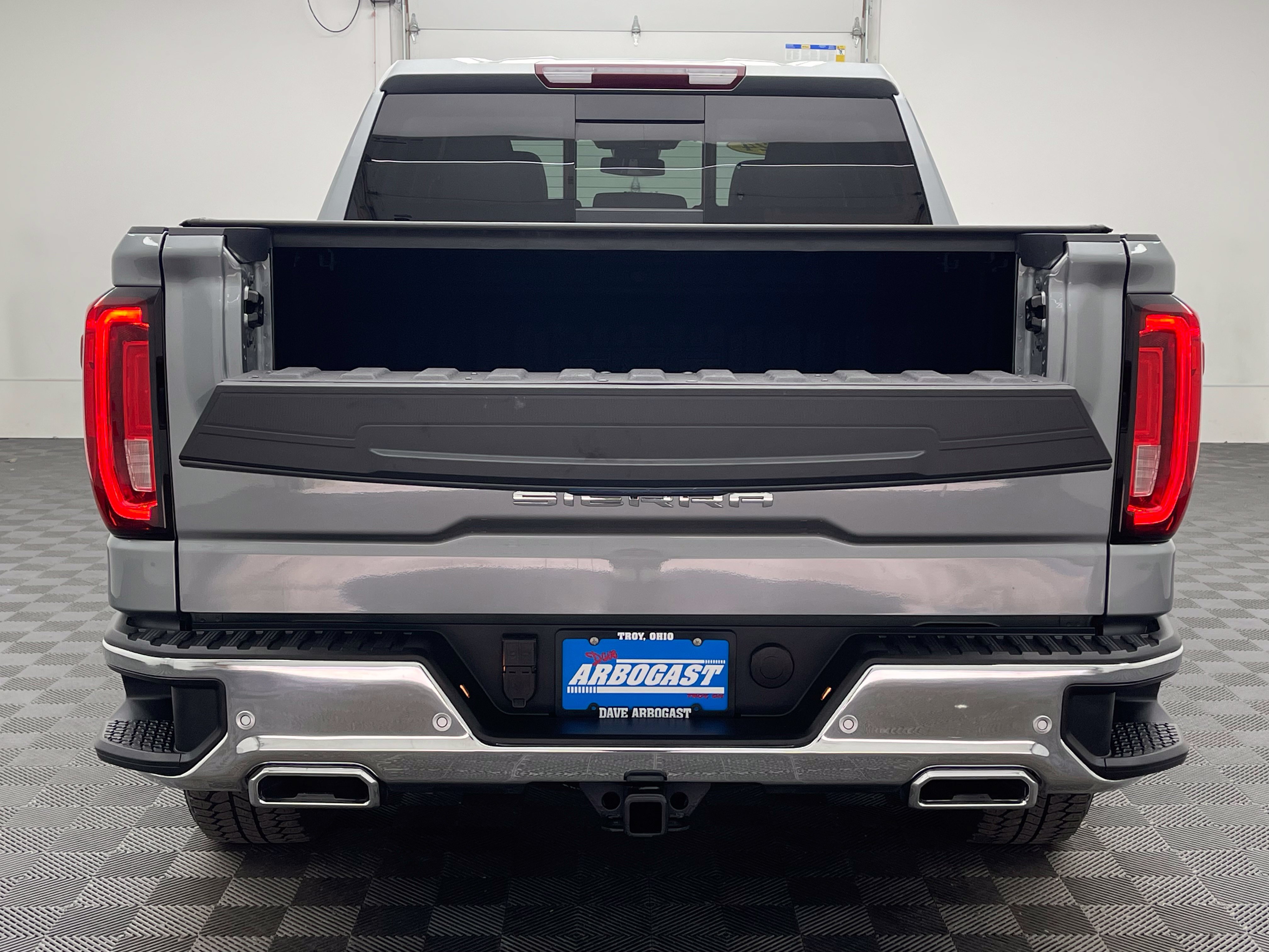 Used 2024 GMC Sierra 1500 SLT w/ SLT Premium Plus Package AWD/4WD image 9