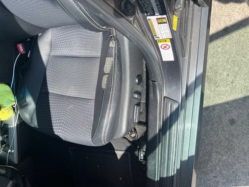 Used 2014 Toyota Camry SE w/ Moonroof Package FWD image 10