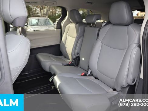Used 2024 Toyota Sienna XLE image 16