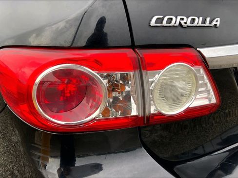 Used 2012 Toyota Corolla LE FWD image 27