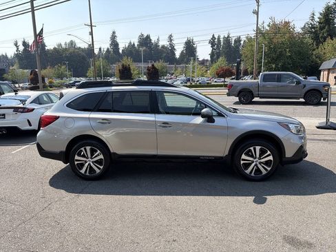 Used 2018 Subaru Outback 2.5i Limited AWD/4WD image 10