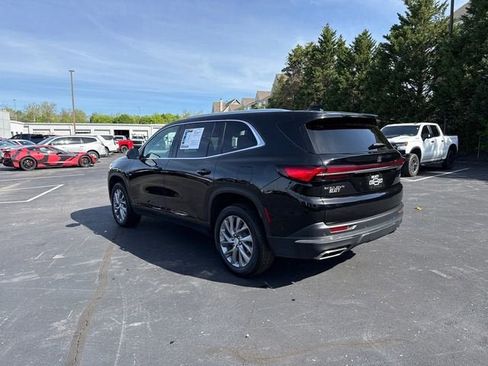 Used 2025 Buick Enclave Preferred FWD image 5