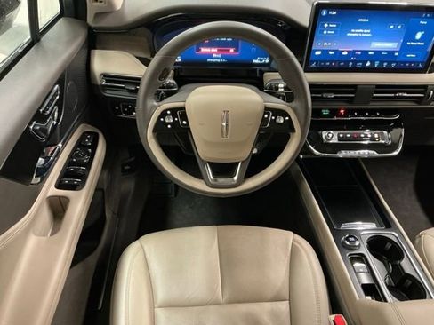 Used 2023 Lincoln Corsair Reserve image 9