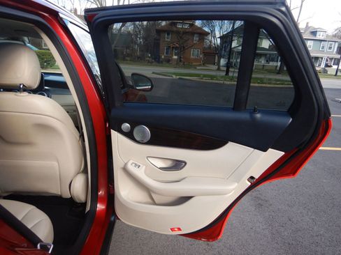 Used 2017 Mercedes-Benz GLC 300 4MATIC w/ Premium 2 Package image 23