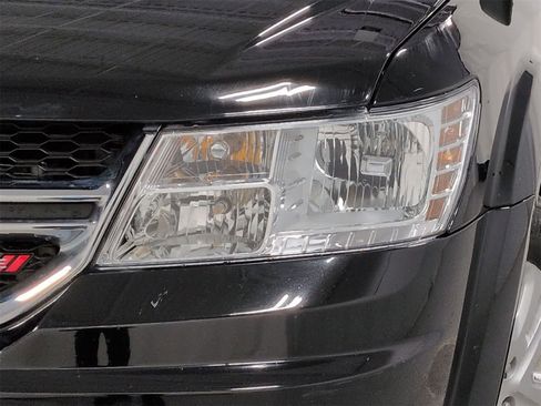 Used 2018 Dodge Journey SE image 11