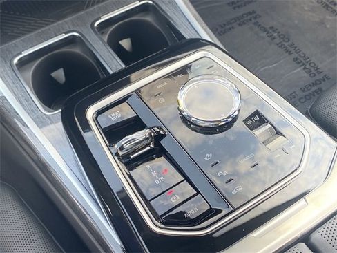 New 2025 BMW i7 M70 image 22