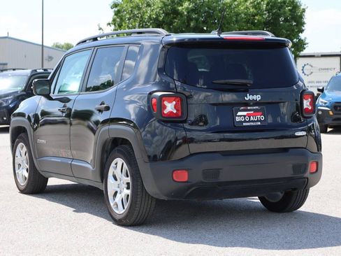 Used 2017 Jeep Renegade Latitude FWD image 11