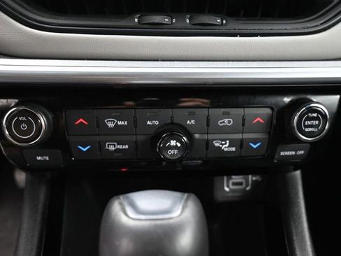 Used 2025 Jeep Compass Limited image 21