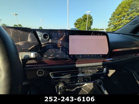 Used 2026 Chevrolet Traverse RS FWD image 17