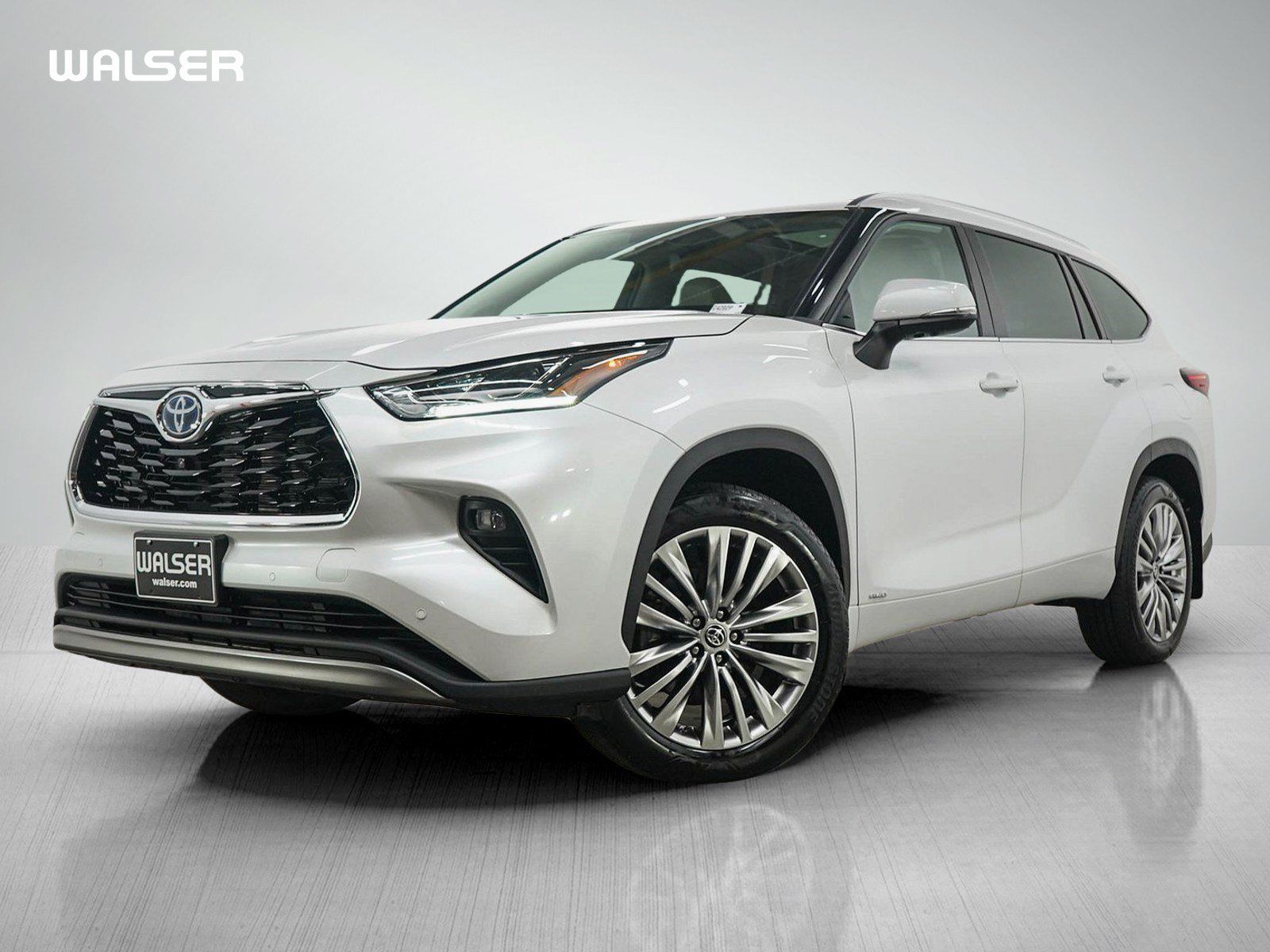 Used 2023 Toyota Highlander Platinum AWD/4WD image 1