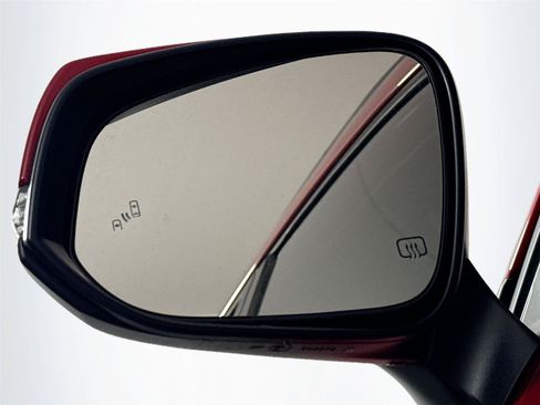 Used 2024 Toyota Corolla Cross LE FWD image 5