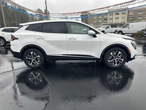 Used 2024 Kia Sportage EX image 9