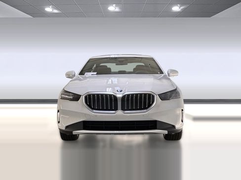 Used 2026 BMW 530i w/ Premium Package RWD image 5