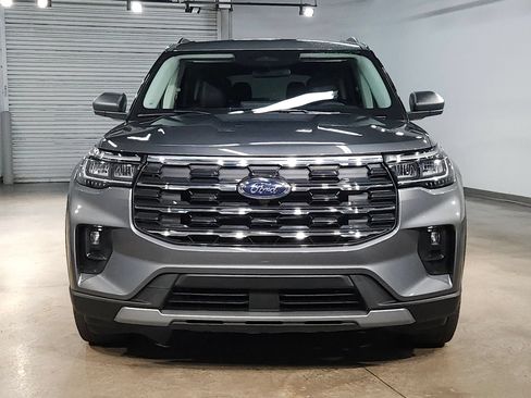Used 2025 Ford Explorer Active w/ Active Comfort Package AWD/4WD image 2