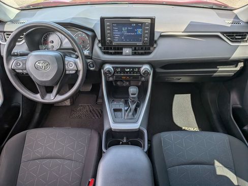 Used 2022 Toyota RAV4 XLE w/ Convenience Package FWD image 27
