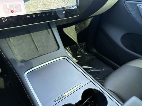 Used 2024 Tesla Model Y Performance AWD/4WD image 26