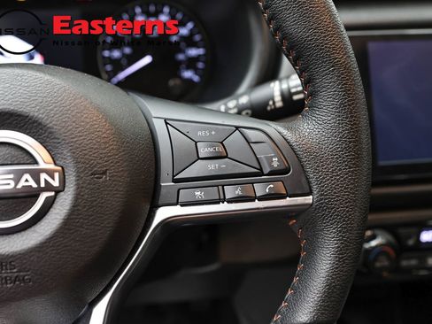 Used 2023 Nissan Kicks SR w/ SR Premium Package FWD image 16