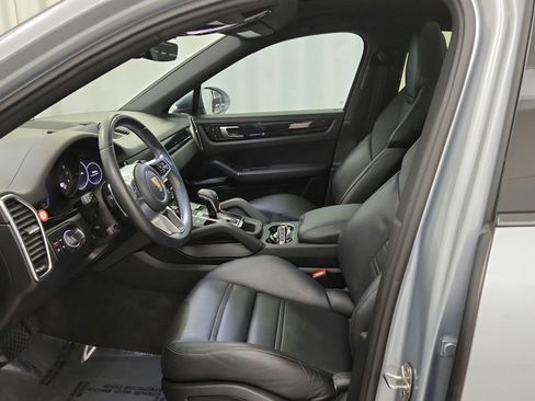 Used 2023 Porsche Cayenne Coupe AWD/4WD image 17