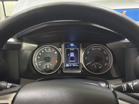 Used 2016 Toyota Tacoma SR5 w/ SR5 Appearance Package (SN) AWD/4WD image 35