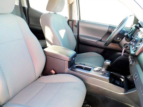 Used 2020 Toyota Tacoma SR image 22