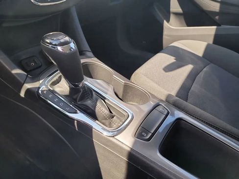 Used 2019 Chevrolet Cruze LS FWD image 16