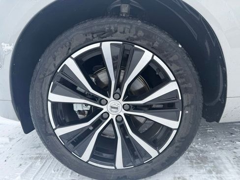 Used 2025 Volvo XC60 B5 Plus image 14