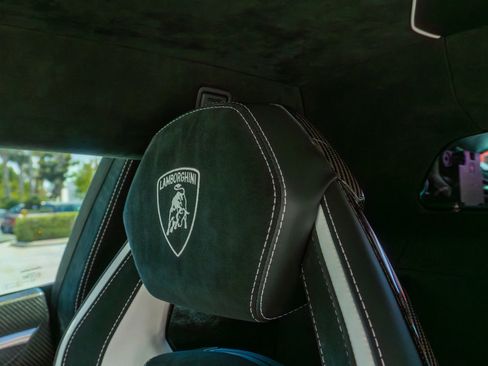 Used 2019 Lamborghini Aventador SVJ AWD/4WD image 71