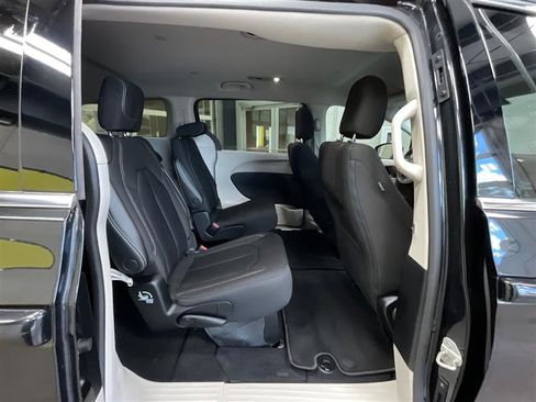 Used 2022 Chrysler Voyager LX FWD image 20