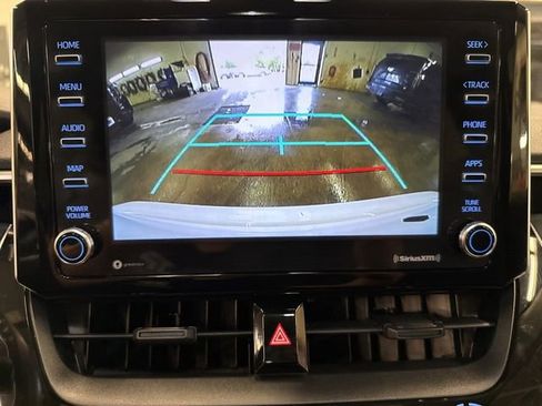 Used 2021 Toyota Corolla LE FWD image 15