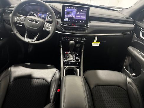 New 2026 Jeep Compass Latitude image 25