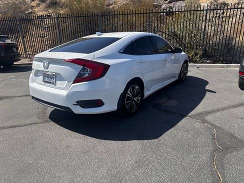 Used 2018 Honda Civic EX-T image 3