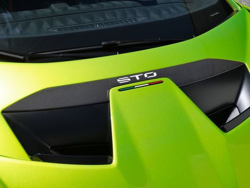 Used 2023 Lamborghini Huracan STO RWD image 17