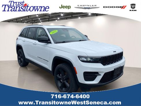 Used 2023 Jeep Grand Cherokee Altitude image 1