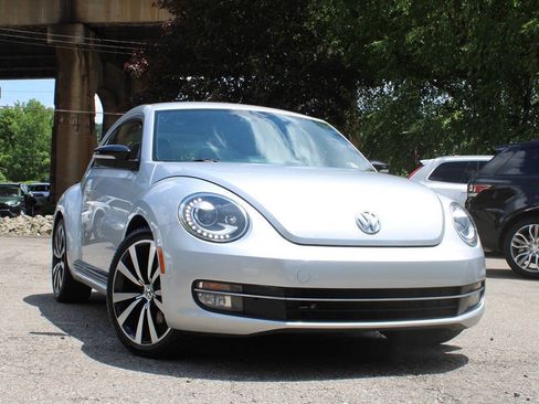 Used 2012 Volkswagen Beetle 2.0T FWD image 2