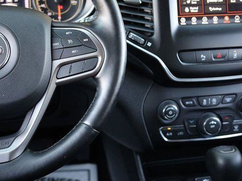 Used 2021 Jeep Cherokee Latitude Lux FWD image 38