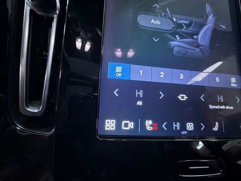 Used 2023 Volvo XC40 Recharge Ultimate image 15