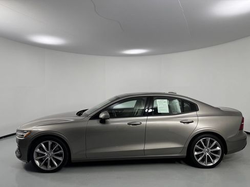 Used 2021 Volvo S60 T6 Momentum w/ Protection Package AWD/4WD image 4