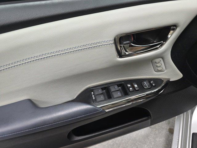 Used 2013 Toyota Avalon Limited FWD image 16