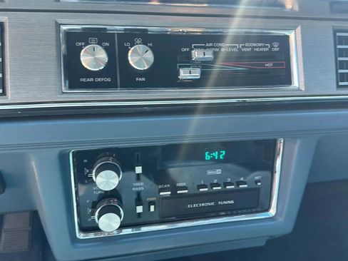 Used 1990 Oldsmobile 88 Royale Brougham image 28