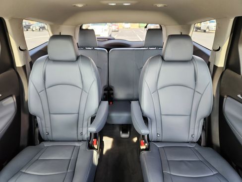 Used 2020 Buick Enclave Essence image 11