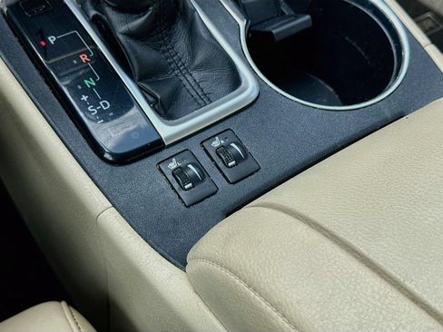 Used 2018 Toyota Highlander XLE FWD image 24