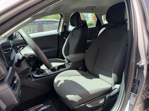 Used 2025 Kia K4 LXS image 23